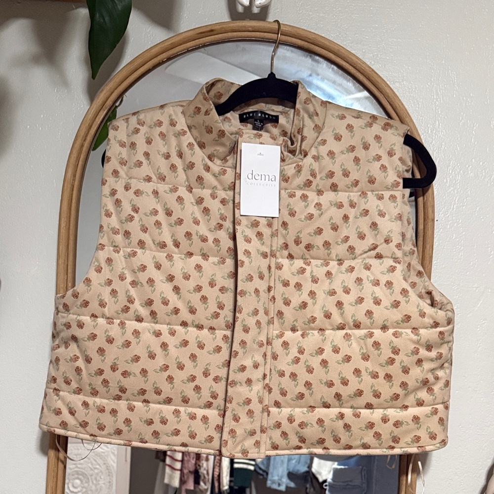 Dema Beige Floral Puffer Vest